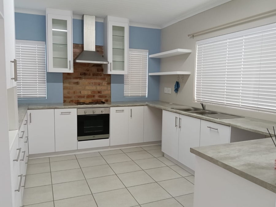 To Let 3 Bedroom Property for Rent in Sandbaai Western Cape
